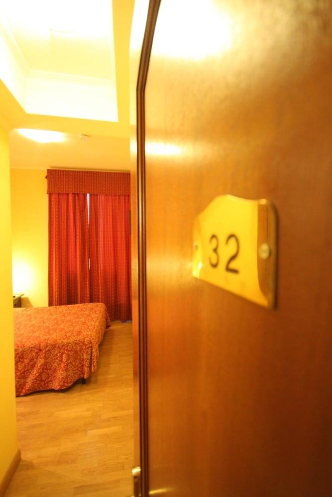Hotel Cherubini Roma Exterior foto